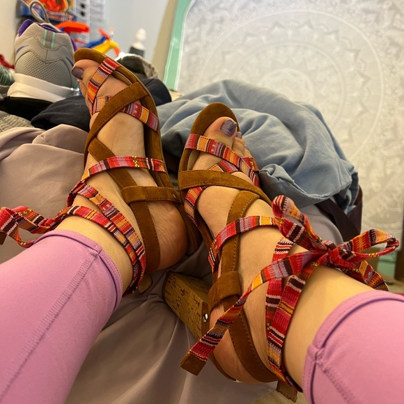 THE CUTEST GUESS CHUNKY HEELS TIE UP LACE BALLERINA SUMMER RIBBON TAN CORK 9 EUC - Picture 15 of 16